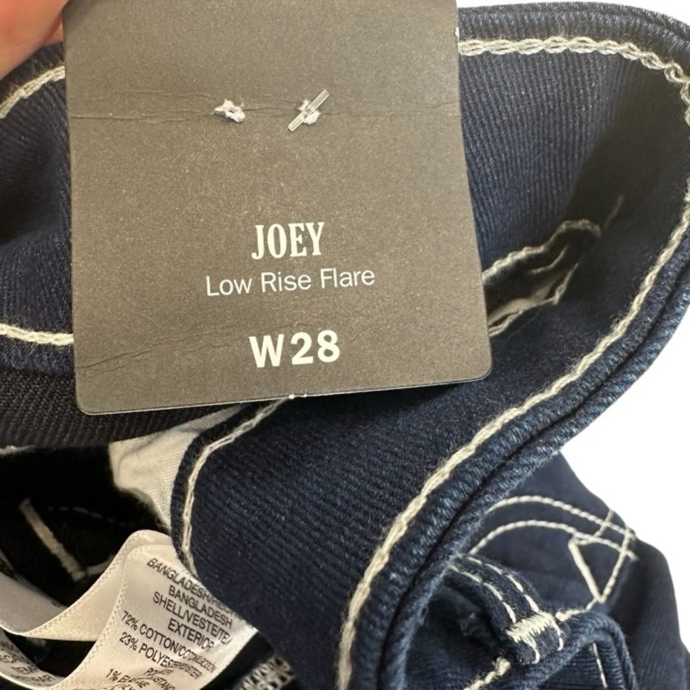 True Religion Joey Flare Leg Dark Wash Denim Low Rise Jean NWT W28 L34 $159 - Picture 12 of 13